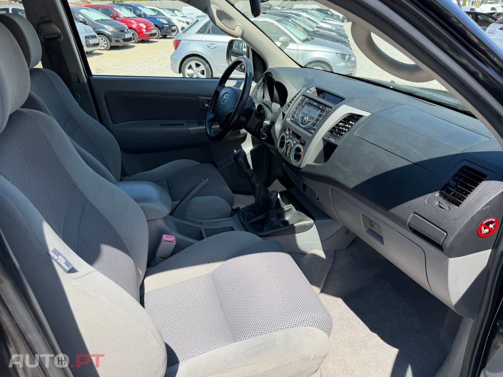 Toyota Hilux 2.5 D-4D 4WD CD Tracker