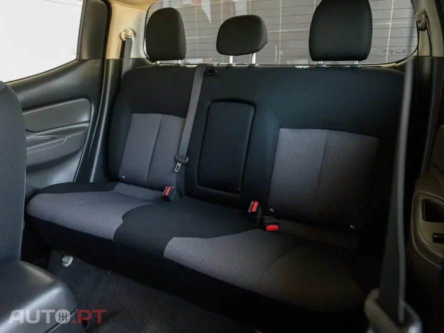 Mitsubishi L200 2.4 DI-D CD Invite 4WD