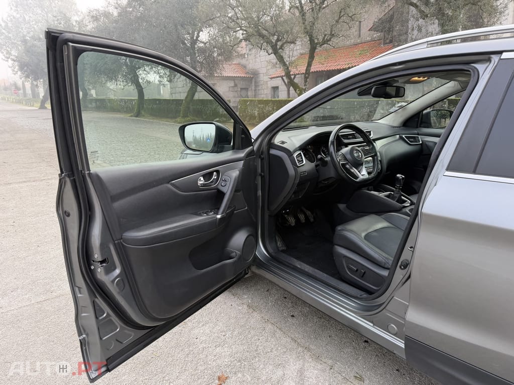 Nissan Qashqai 1.6 Tekna Sport 18