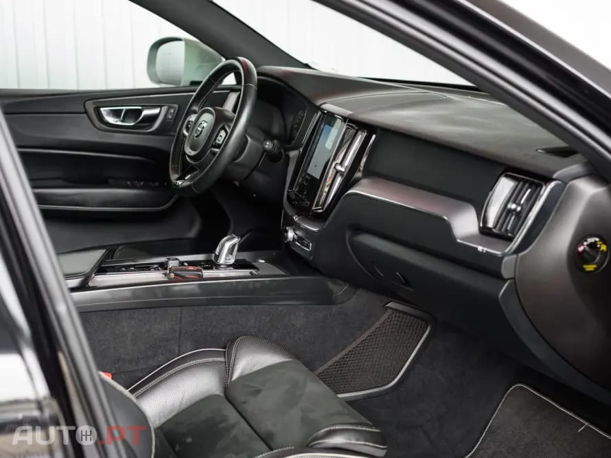 Volvo XC60 2.0 T8 PHEV R-Design AWD