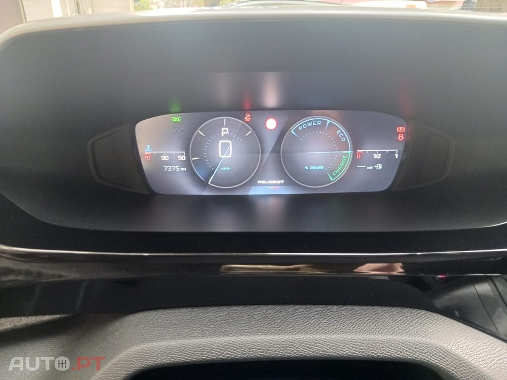 Peugeot 408 1.2 Hybrid Allure e-DCS6
