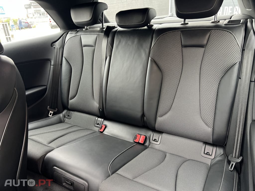 Audi A3 1.6 TDI (clean diesel) S tronic S line Sport Pack