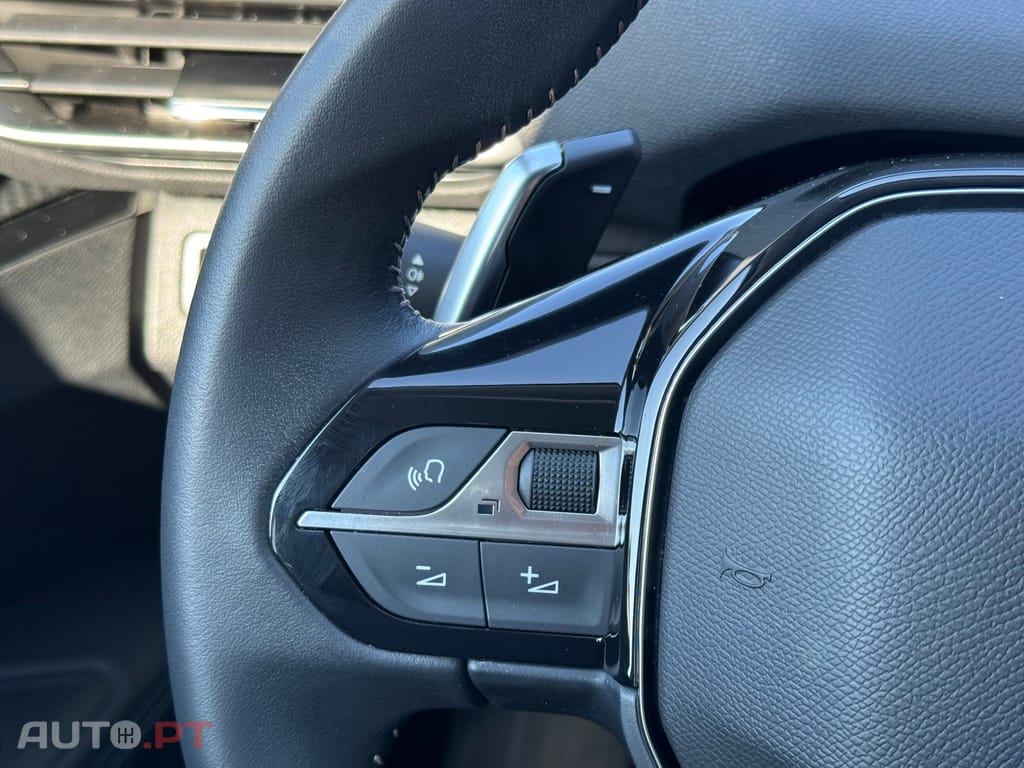 Peugeot 3008 1.6 Hybrid Allure e-EAT8