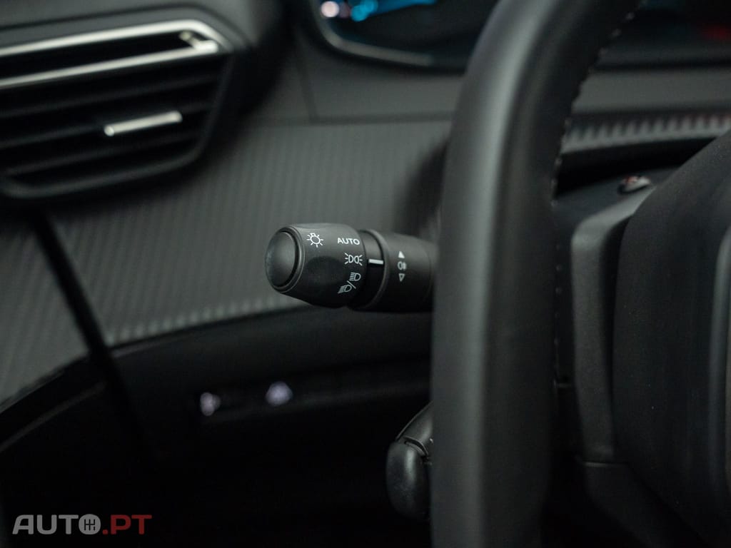 Peugeot E-2008 50 kWh Active