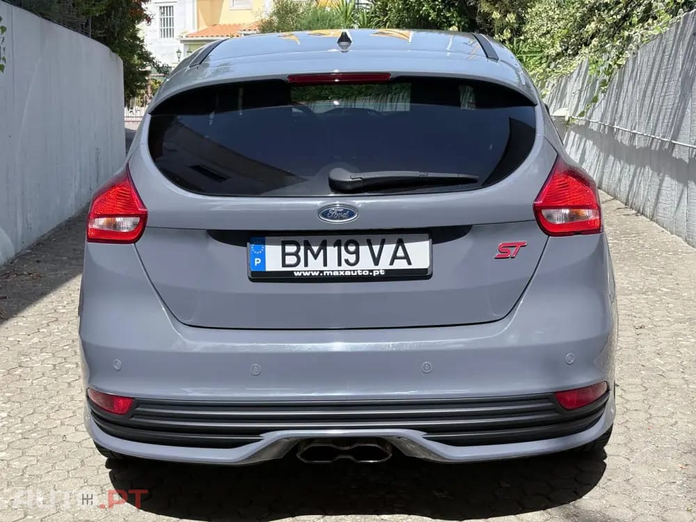 Ford Focus 2.0 EcoBoost ST c/ Pack Pele Desportiva