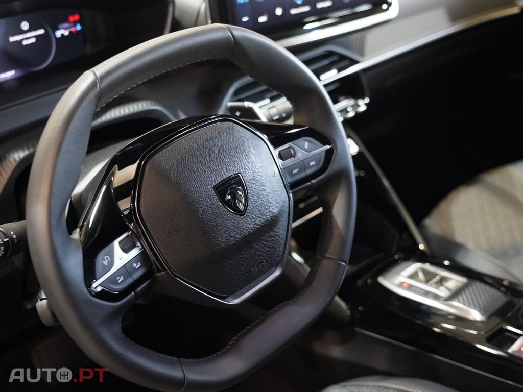 Peugeot 2008 1.2 PureTech Allure EAT8