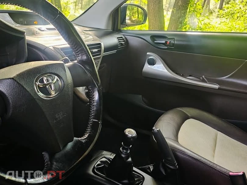 Toyota iQ 1.0 VVT-i Essential+AC