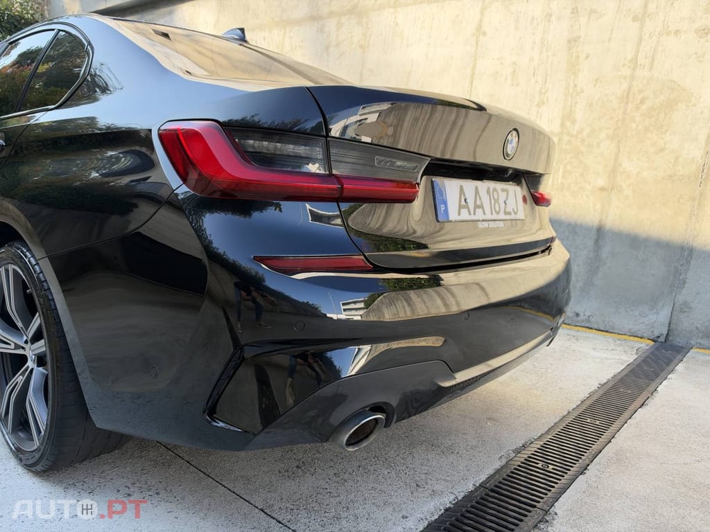 BMW 330 e Pack Desportivo M Pro Auto