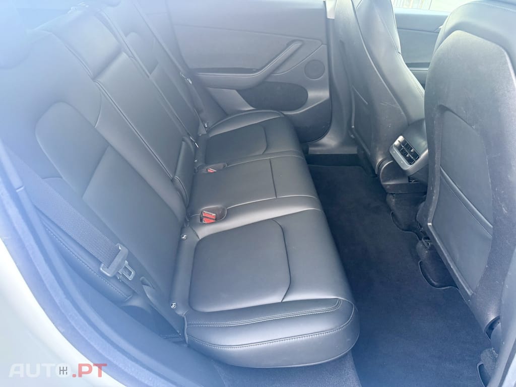 Tesla Model Y RWD