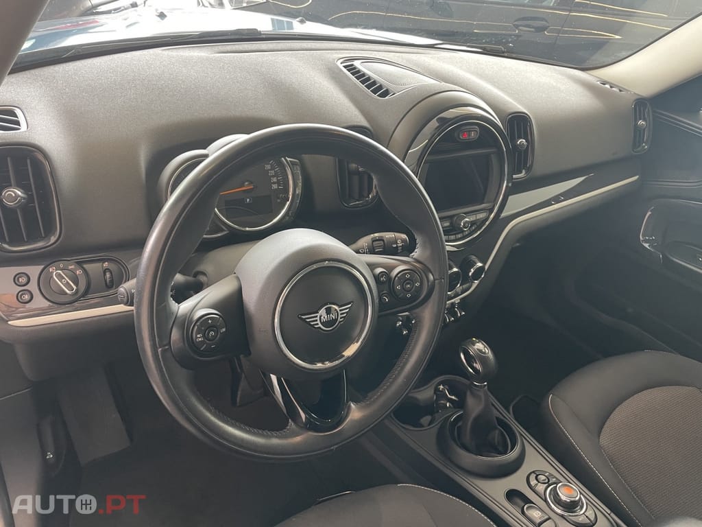 MINI Countryman Cooper SE ALL4 Auto — fotografia 9