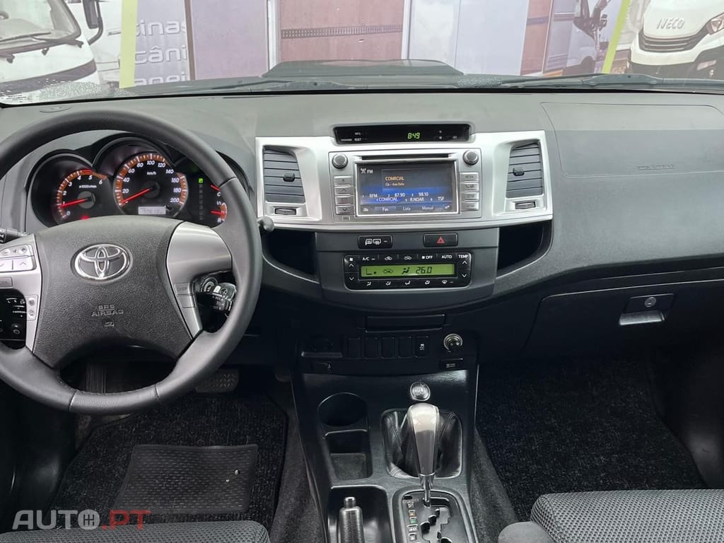 Toyota Hilux 3.0 D-4D 4WD CD Tracker CA