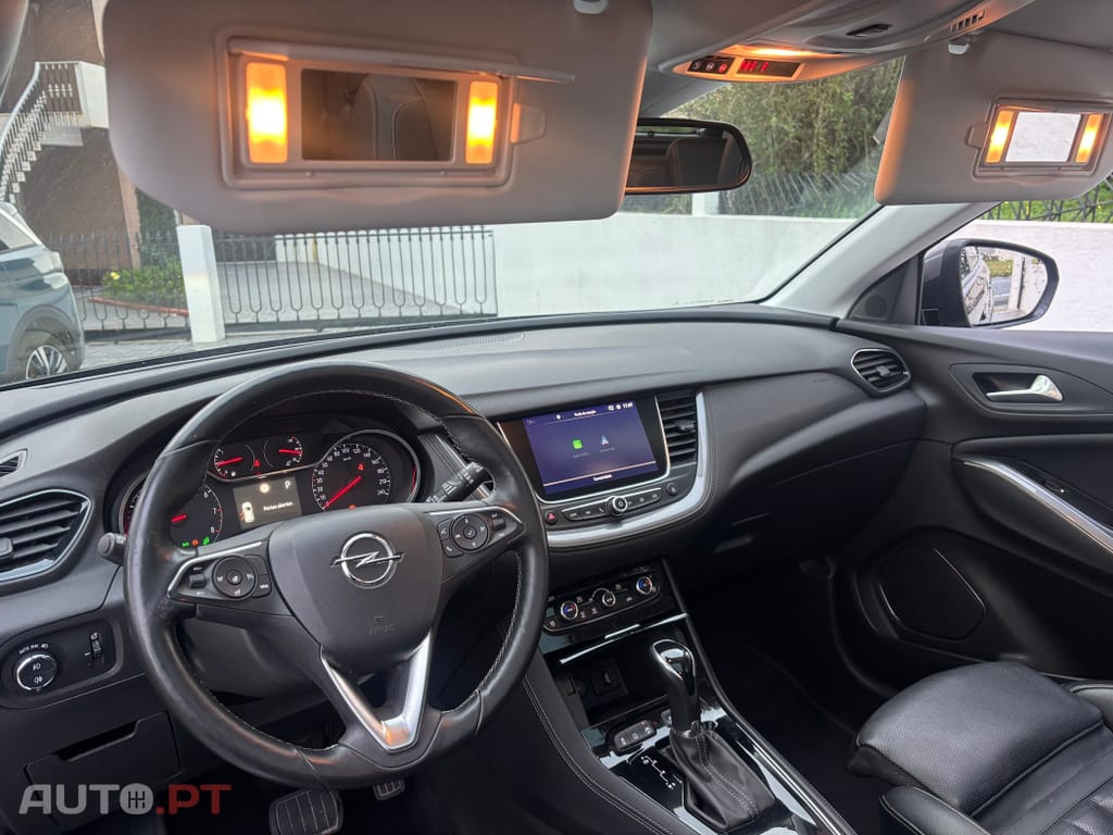 Opel Grandland (X) 1.2 T Design & Tech AT