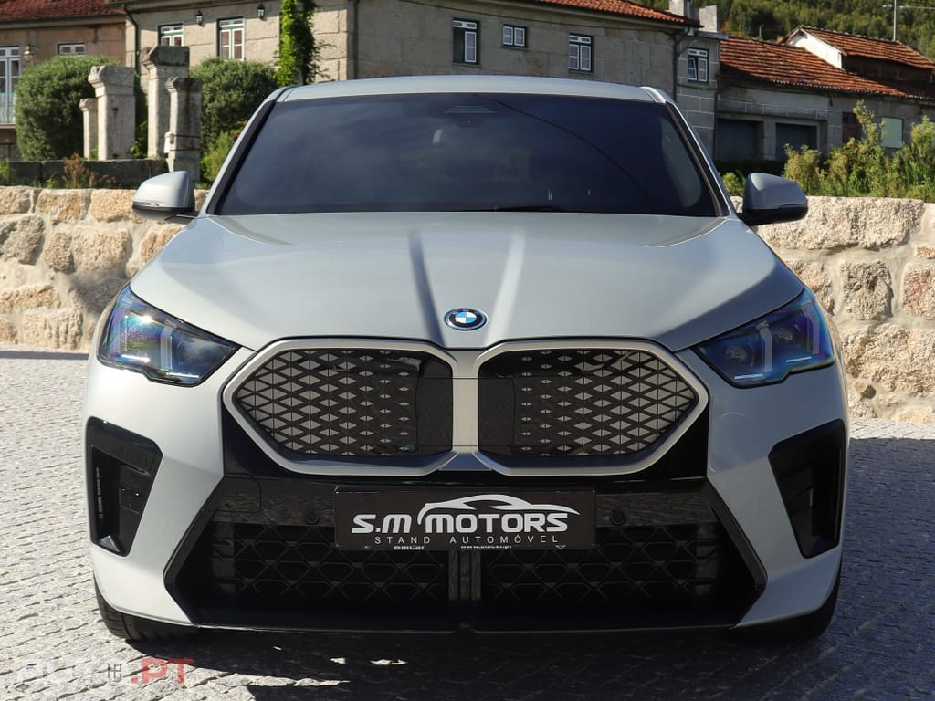 BMW iX2 eDrive20 Pack Desportivo M