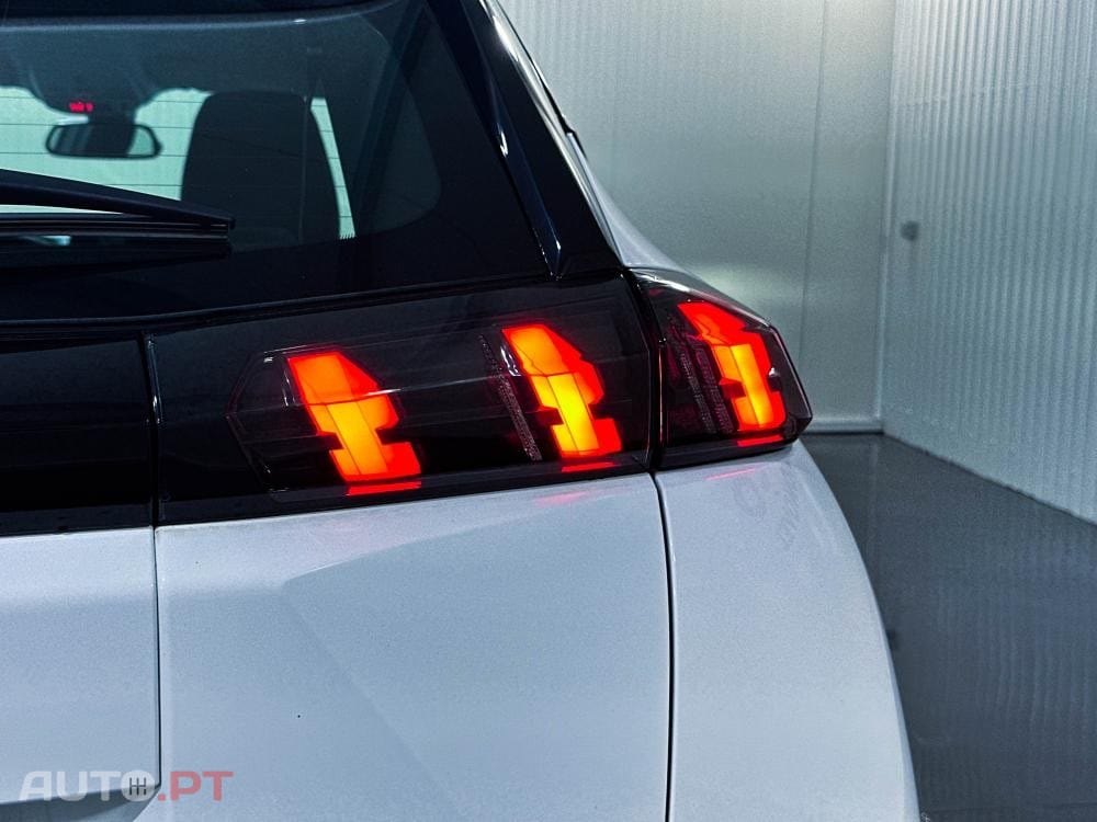 Peugeot 2008 1.2 PureTech Allure EAT8