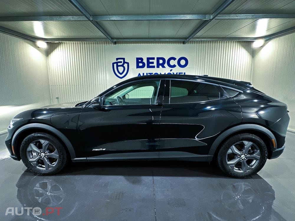 Ford Mustang Mach-E 75.7 kWh Base