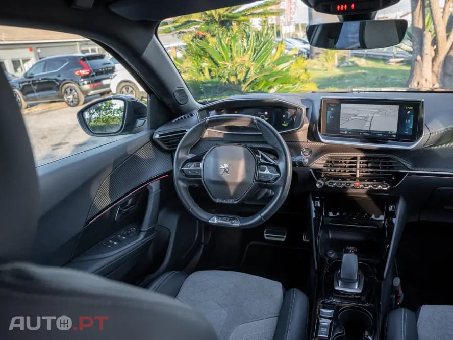 Peugeot E-2008 50 kWh GT