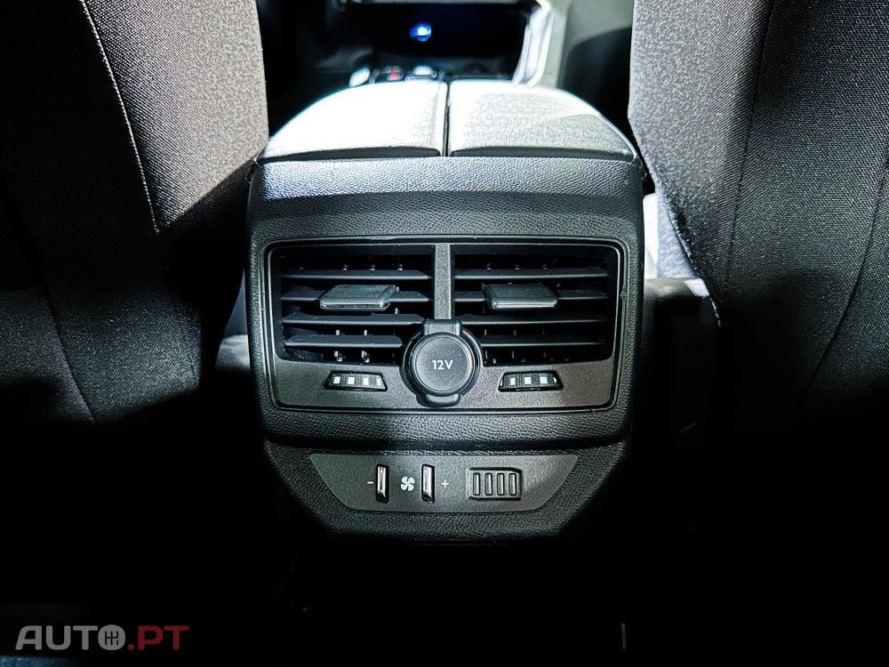 Peugeot 5008 Hybrid 136 E-DCS6
