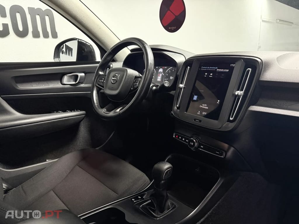 Volvo XC40 1.5 T2 Momentum Plus