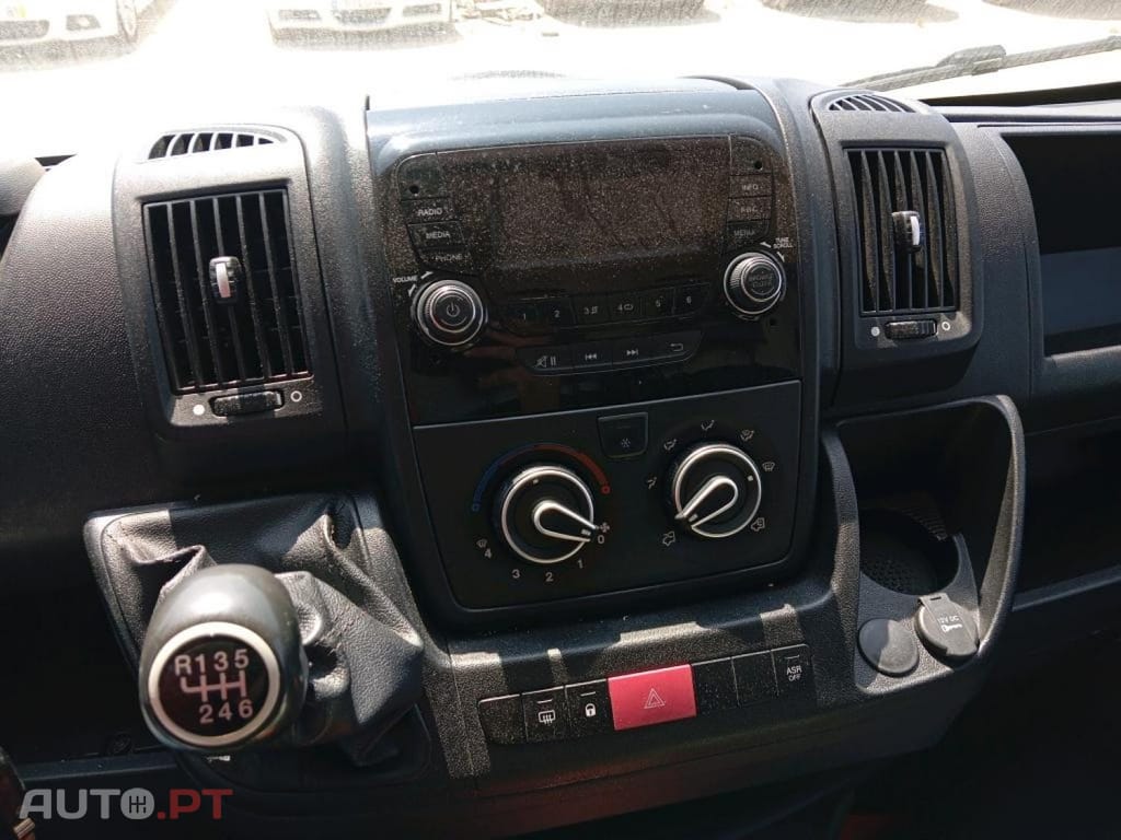 Peugeot Boxer 2.2 BlueHDi 333 L2H2 Pro - IVA Dedutível