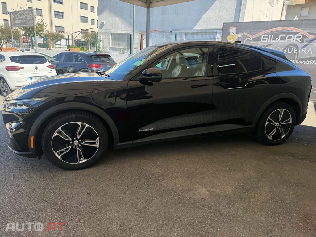 Ford Mustang Mach-E 75.7 kWh Premium AWD
