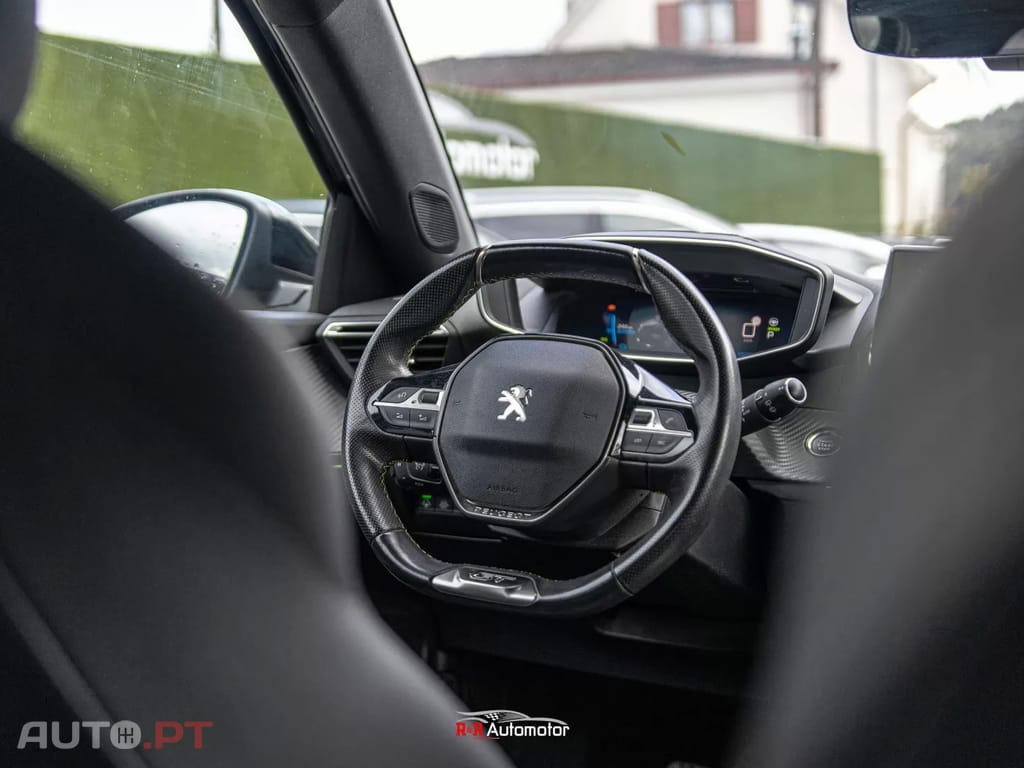 Peugeot E-2008 50 kWh GT