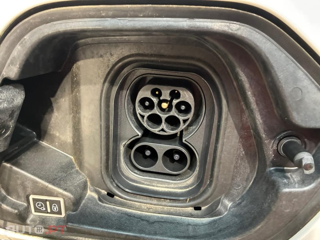 Peugeot E-208 50 kWh Style