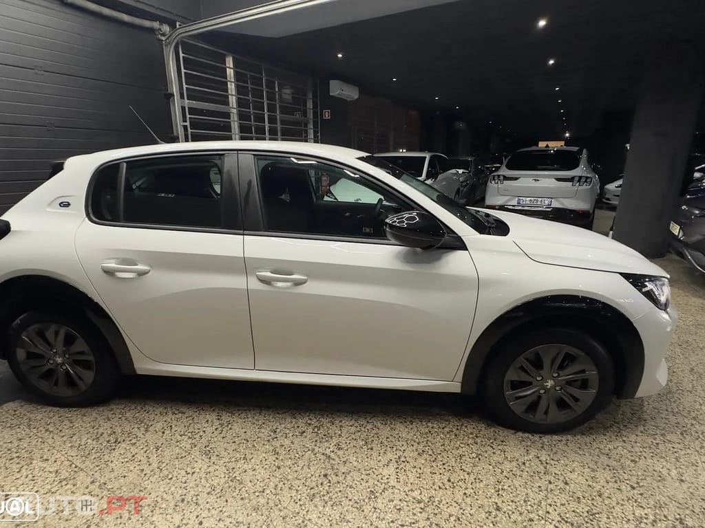 Peugeot E-208 50 kWh Allure Pack