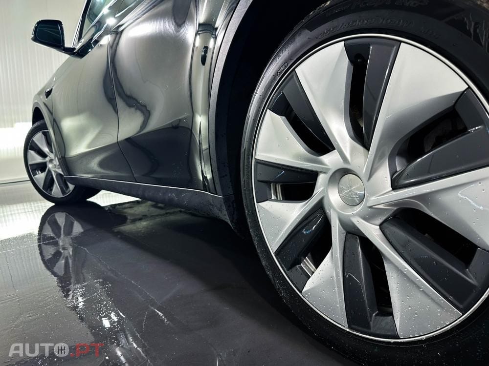 Tesla Model Y Long Range Dual Motor AWD