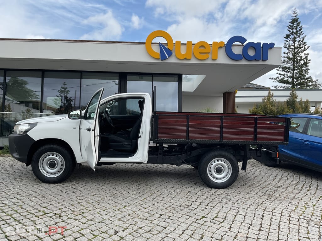 Toyota Hilux 2.4 D-4D 2WD CE