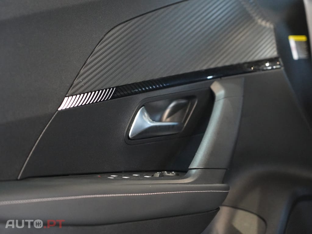 Peugeot 2008 1.2 PureTech Allure EAT8