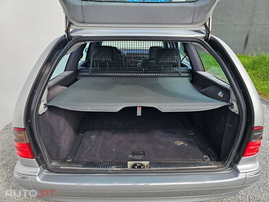 Mercedes-Benz E 220 Cx/Auto 143Cv