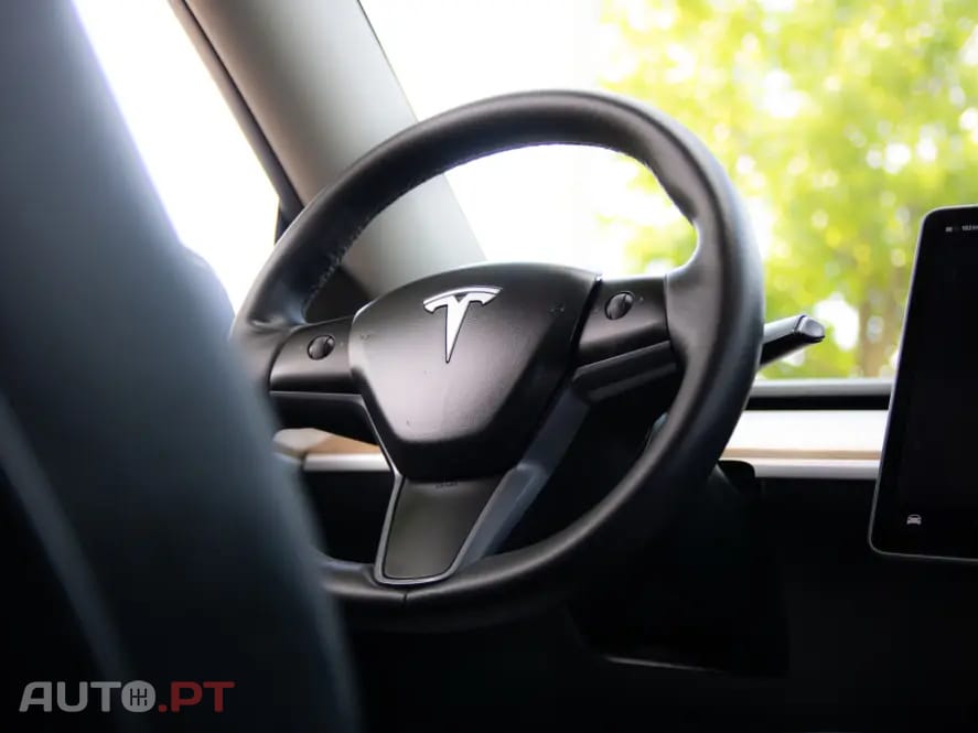 Tesla Model Y Outro