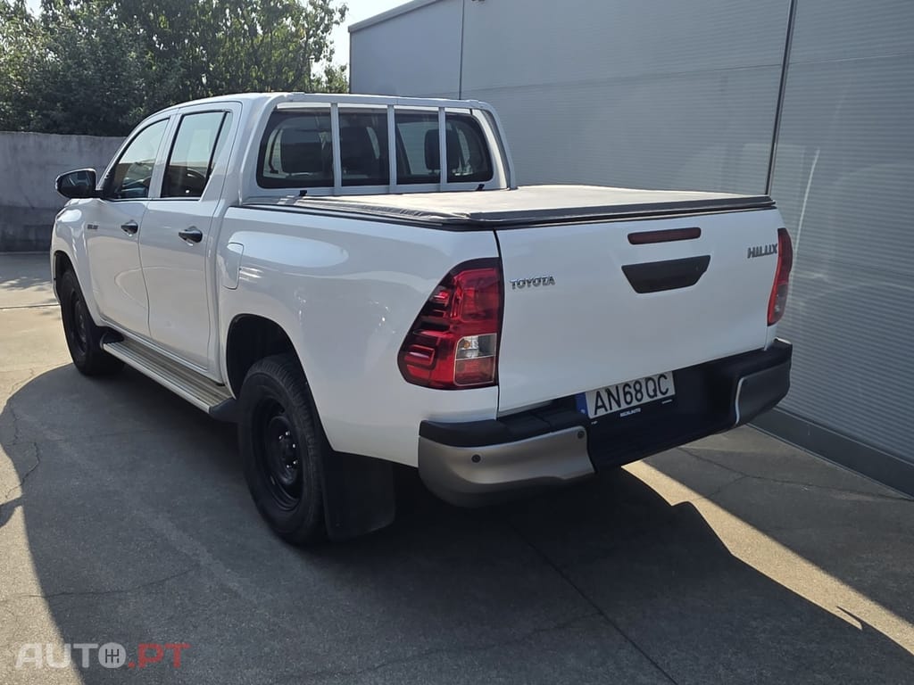 Toyota Hilux 2.4 D-4D 4WD CD CM — fotografia 7