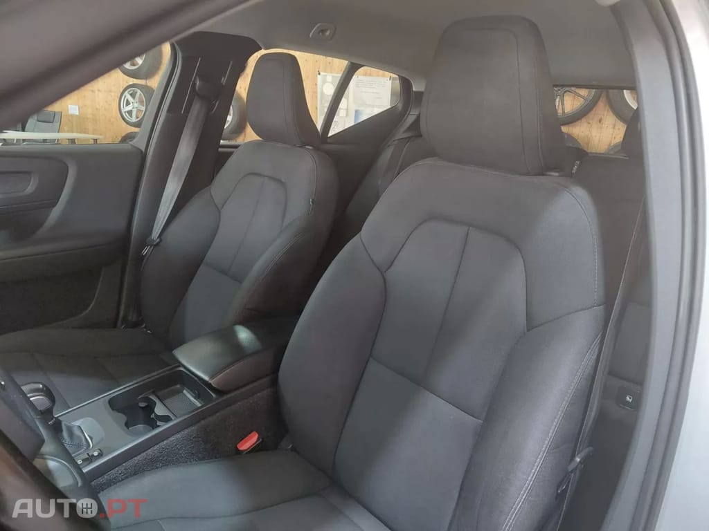 Volvo XC40 1.5 T3 Momentum Tech Edition