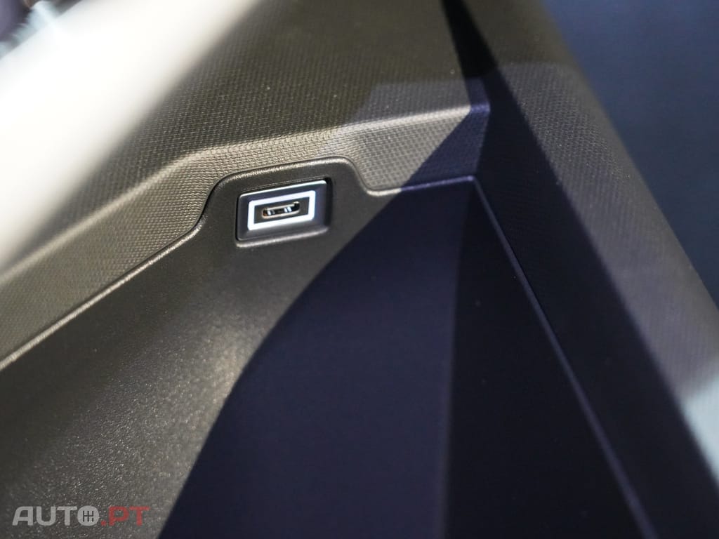 Peugeot 3008 1.2 Hybrid Allure e-DCS6