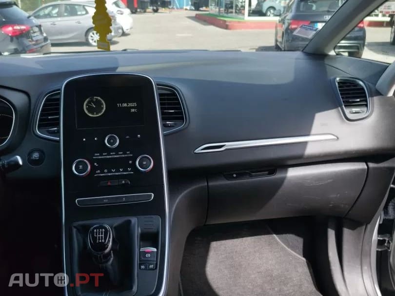 Renault Grand Scénic BLUE dCi 120 BLACK EDITION