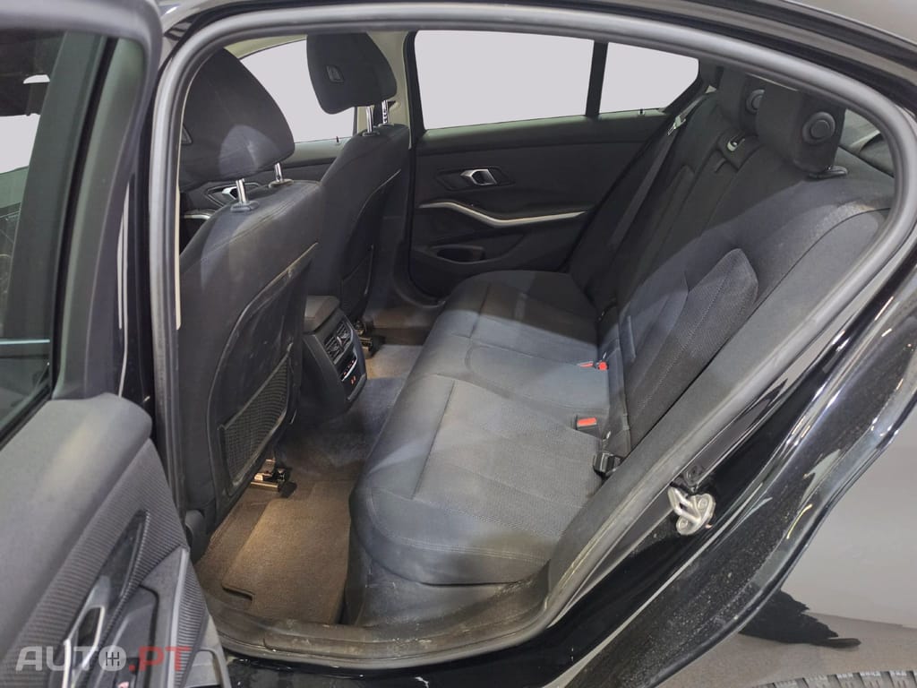 BMW 320 Plug-In Hybrid I.V.A DEDUTIVEL