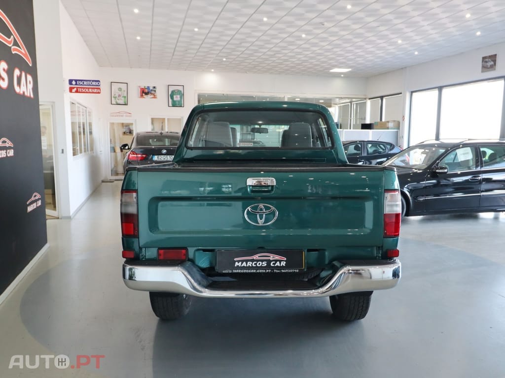 Toyota Hilux 2.4 TD LN165LSR Tracker
