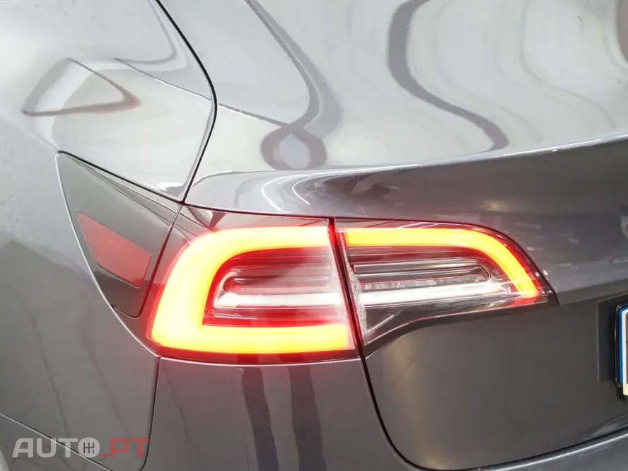 Tesla Model 3 Standard Range Plus RWD