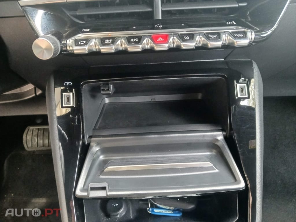 Peugeot E-2008 50 kWh Allure Pack