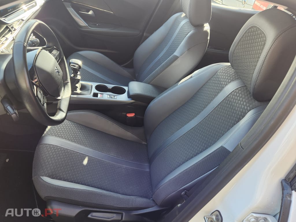 Peugeot 2008 1.5 BlueHDi Allure