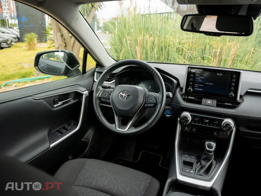Toyota RAV4 2.5 HDF Comfort — fotografia 11