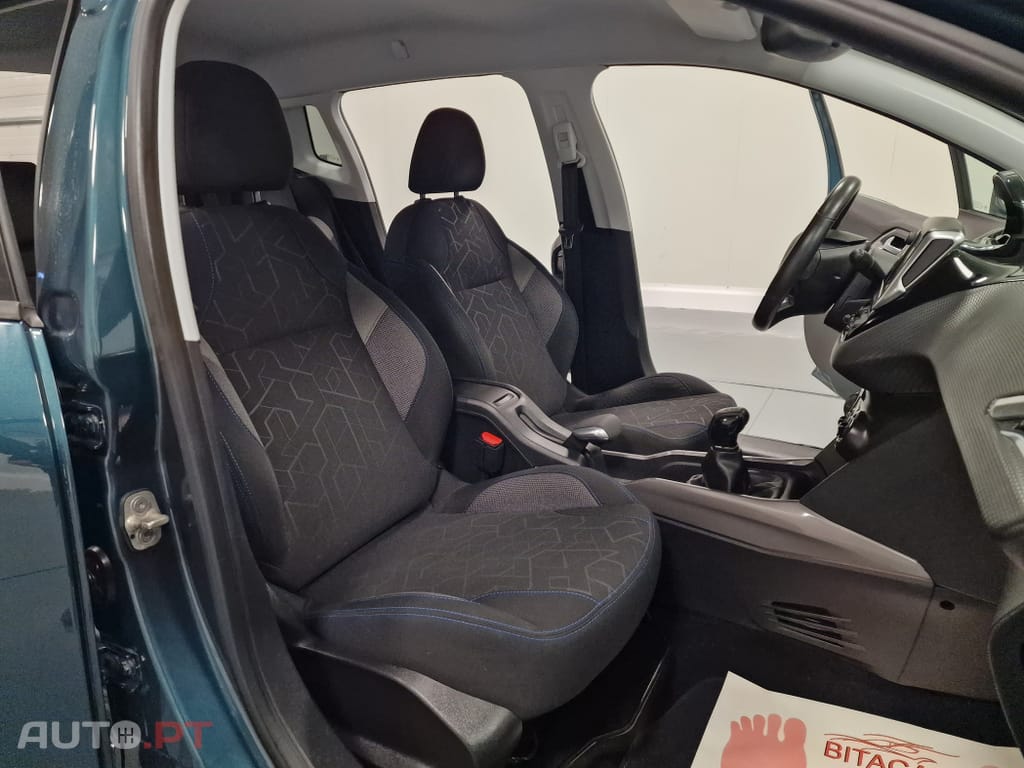 Peugeot 2008 1.2 PURETECH STYLE