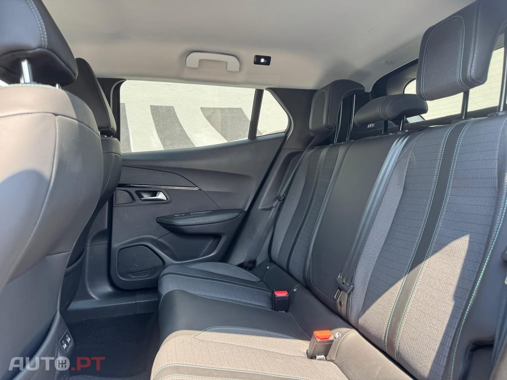 Peugeot 2008 1.2 PureTech Allure EAT8