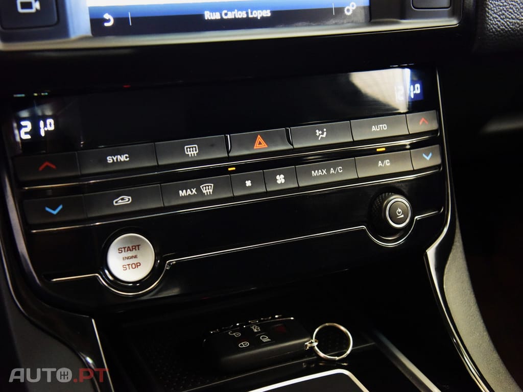 Jaguar XE 2.0 D Portfolio Aut.