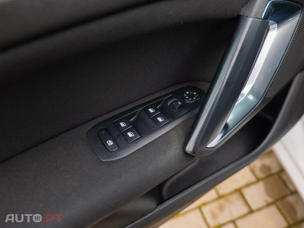 Peugeot 308 1.5 BlueHDi Business Line