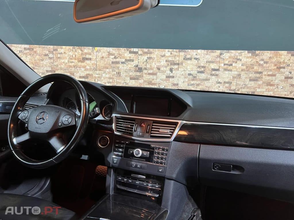 Mercedes-Benz E 350 CDI V6 Avantgarde | 231cv | 133.500 km | Livro Revisões Mercedes