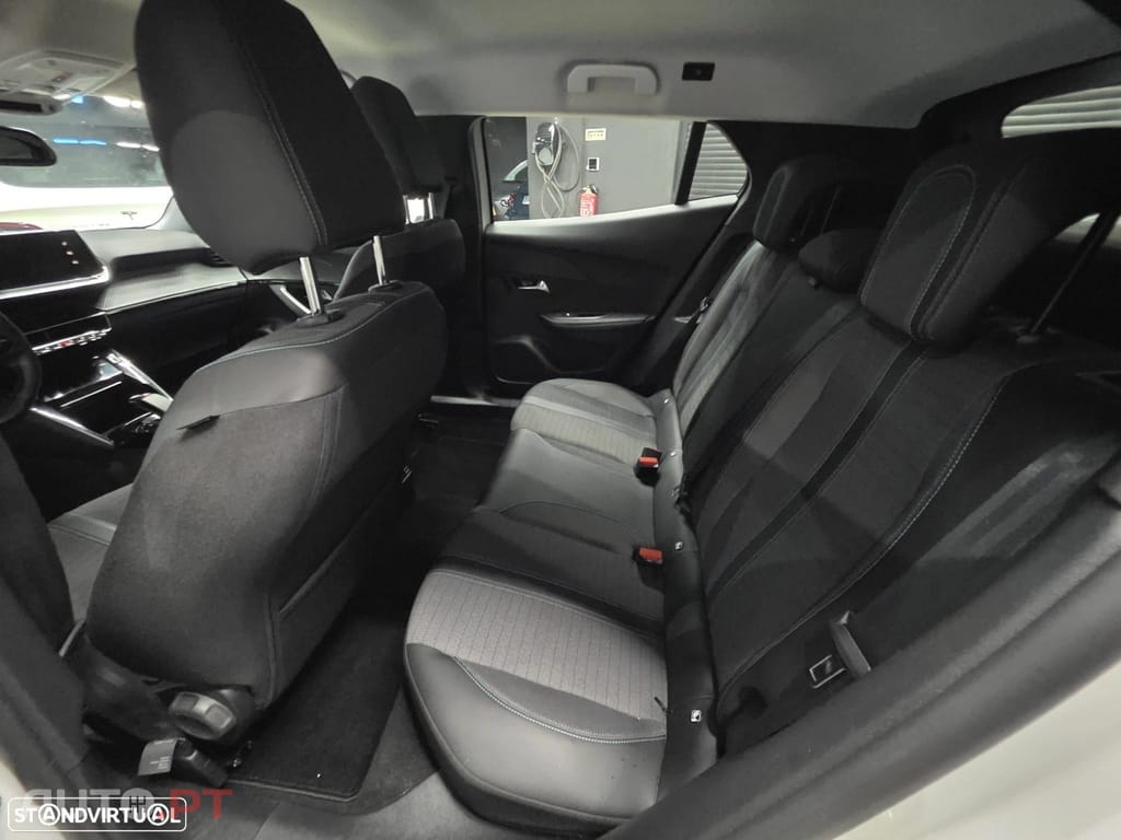 Peugeot E-2008 50 kWh Allure Pack