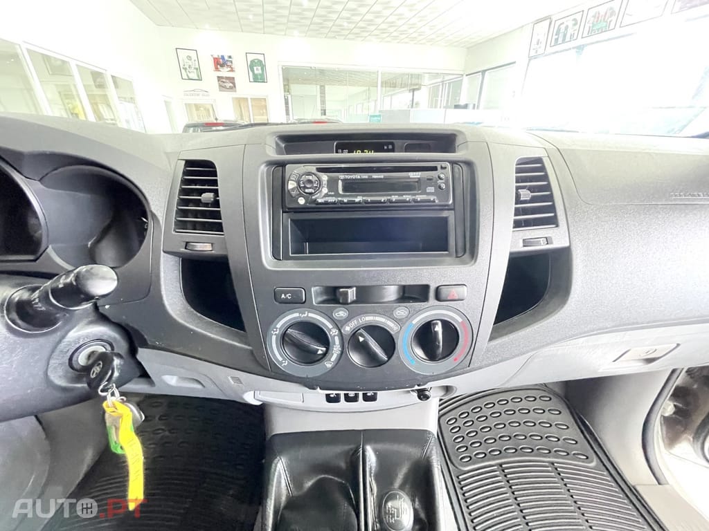 Toyota Hilux 2.5 D-4D 4WD CE CM AC