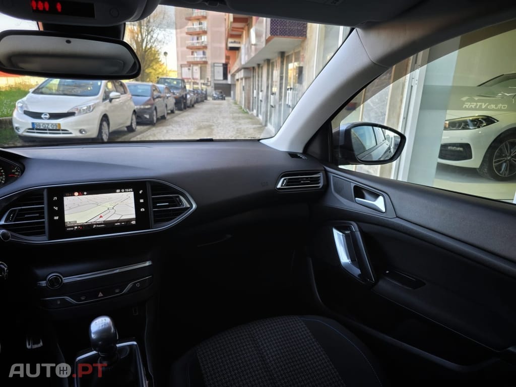 Peugeot 308 1.5 BlueHDi Style J17